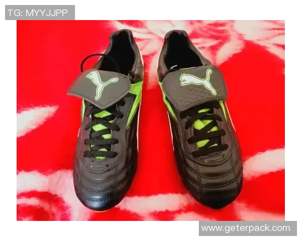 穿高帮足球鞋的球星们如何提升脚踝保护与运动表现